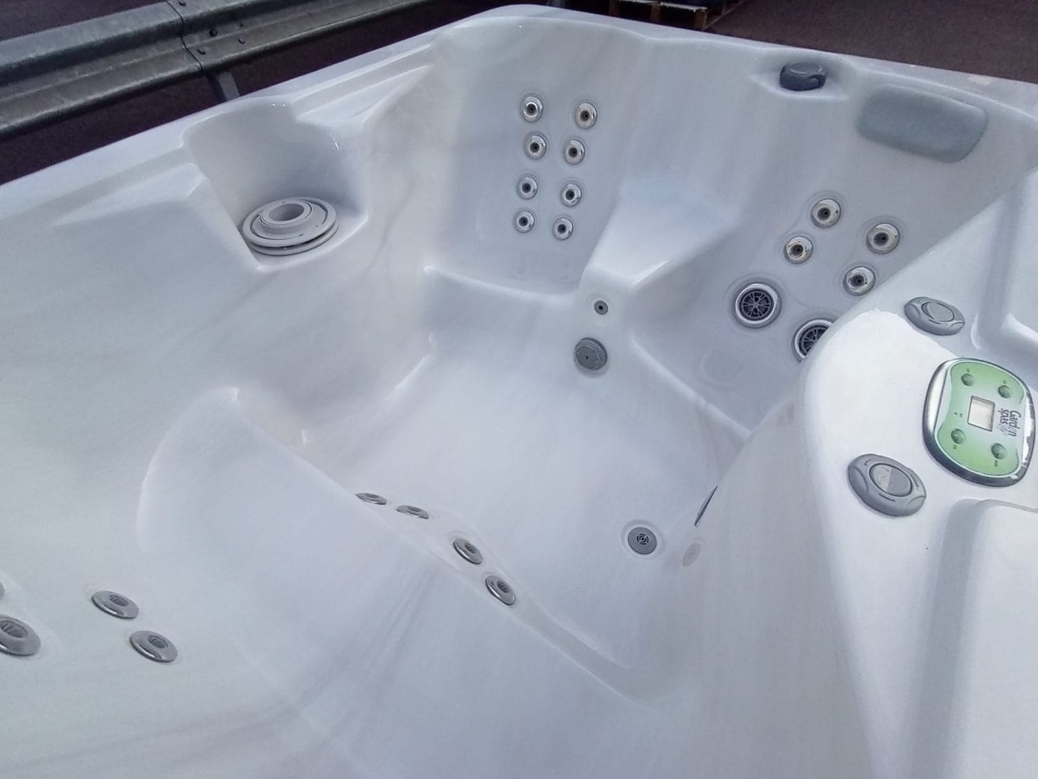 Garden Spa 4 Person Hot Tub