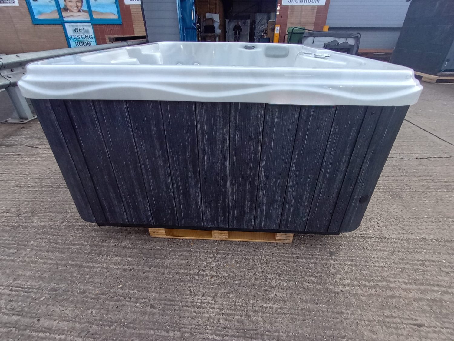 Garden Spa 4 Person Hot Tub