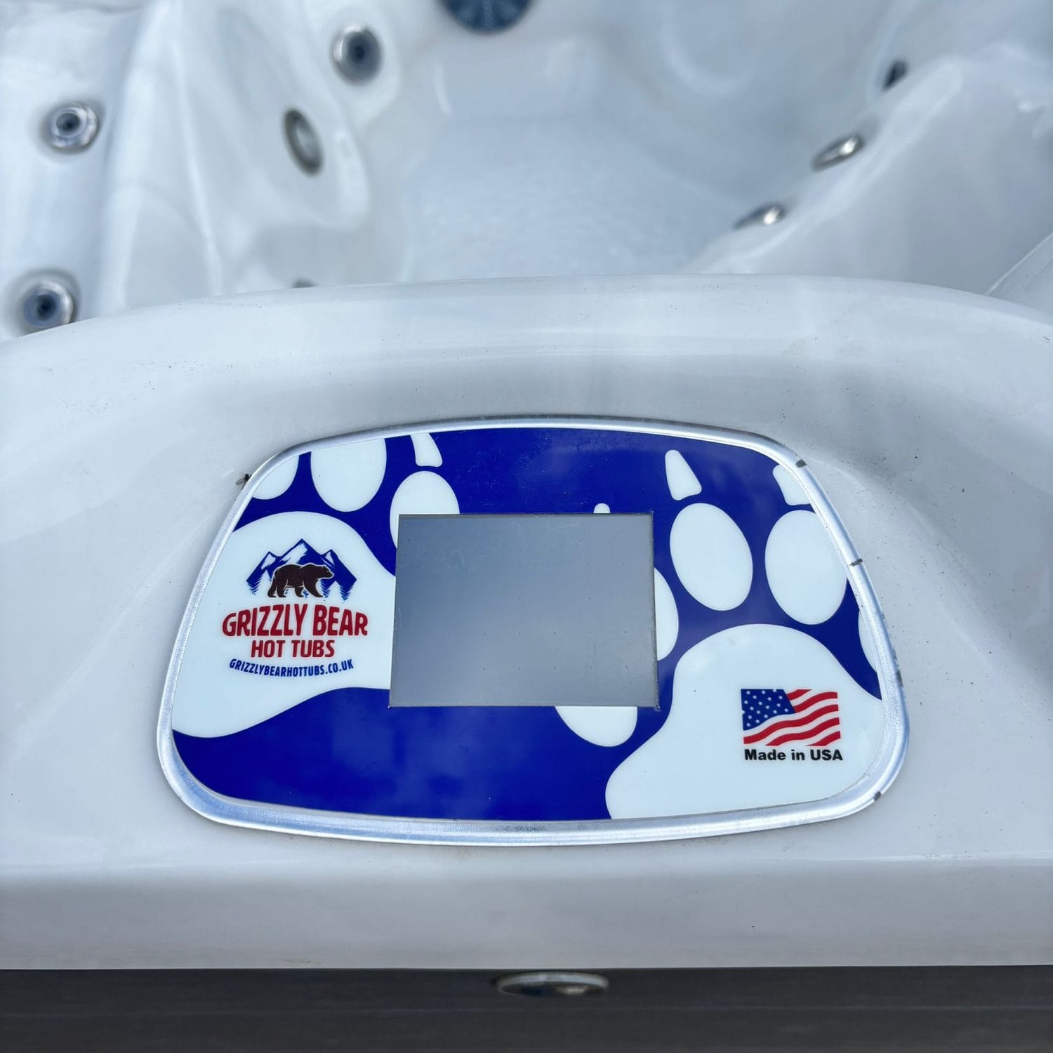Grizzly Bear Hot Tub