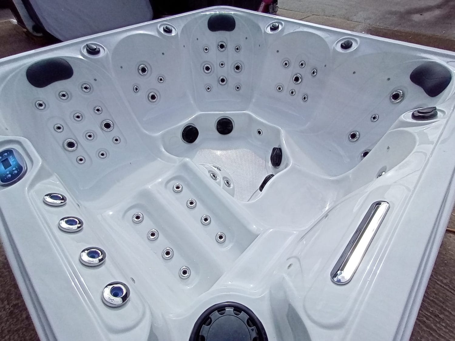 Sky Storm Single V2 6 Person Hot Tub