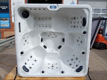 Sky Storm Single V2 6 Person Hot Tub