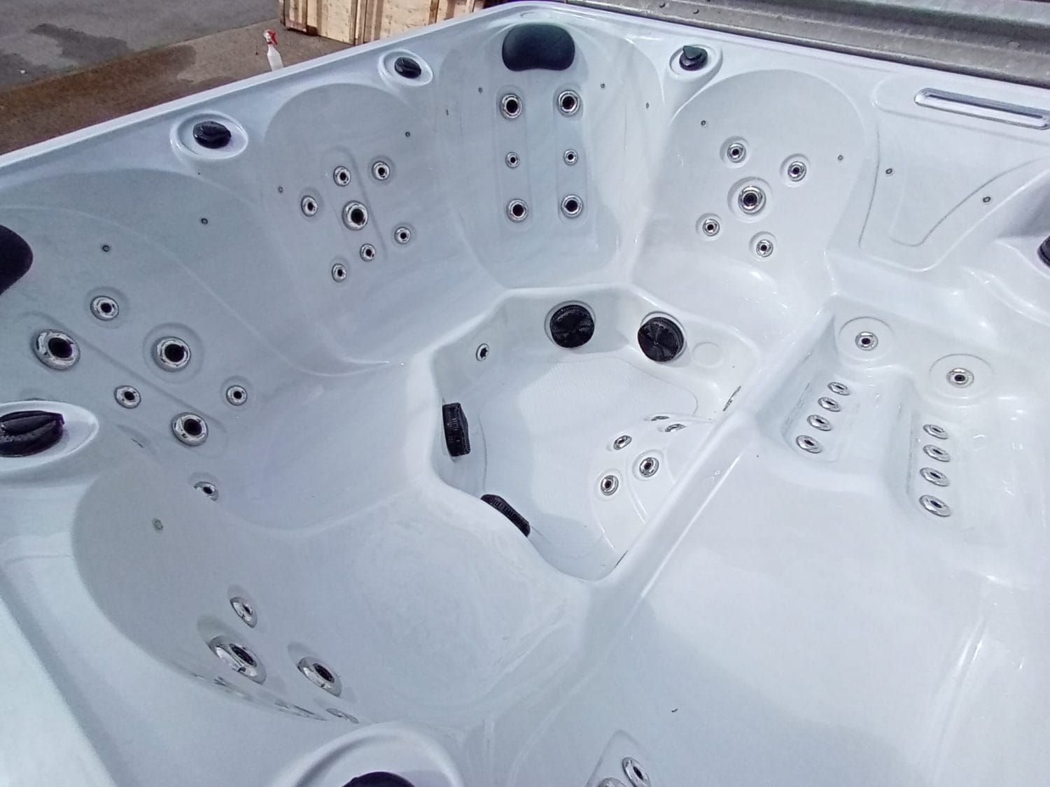 Sky Storm Single V2 6 Person Hot Tub