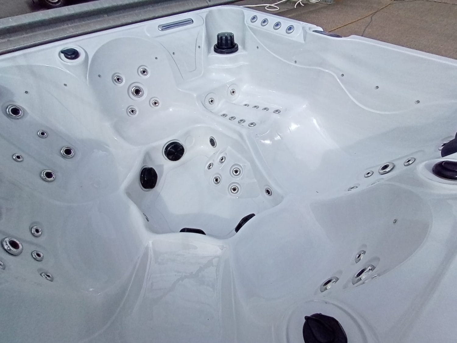 Sky Storm Single V2 6 Person Hot Tub
