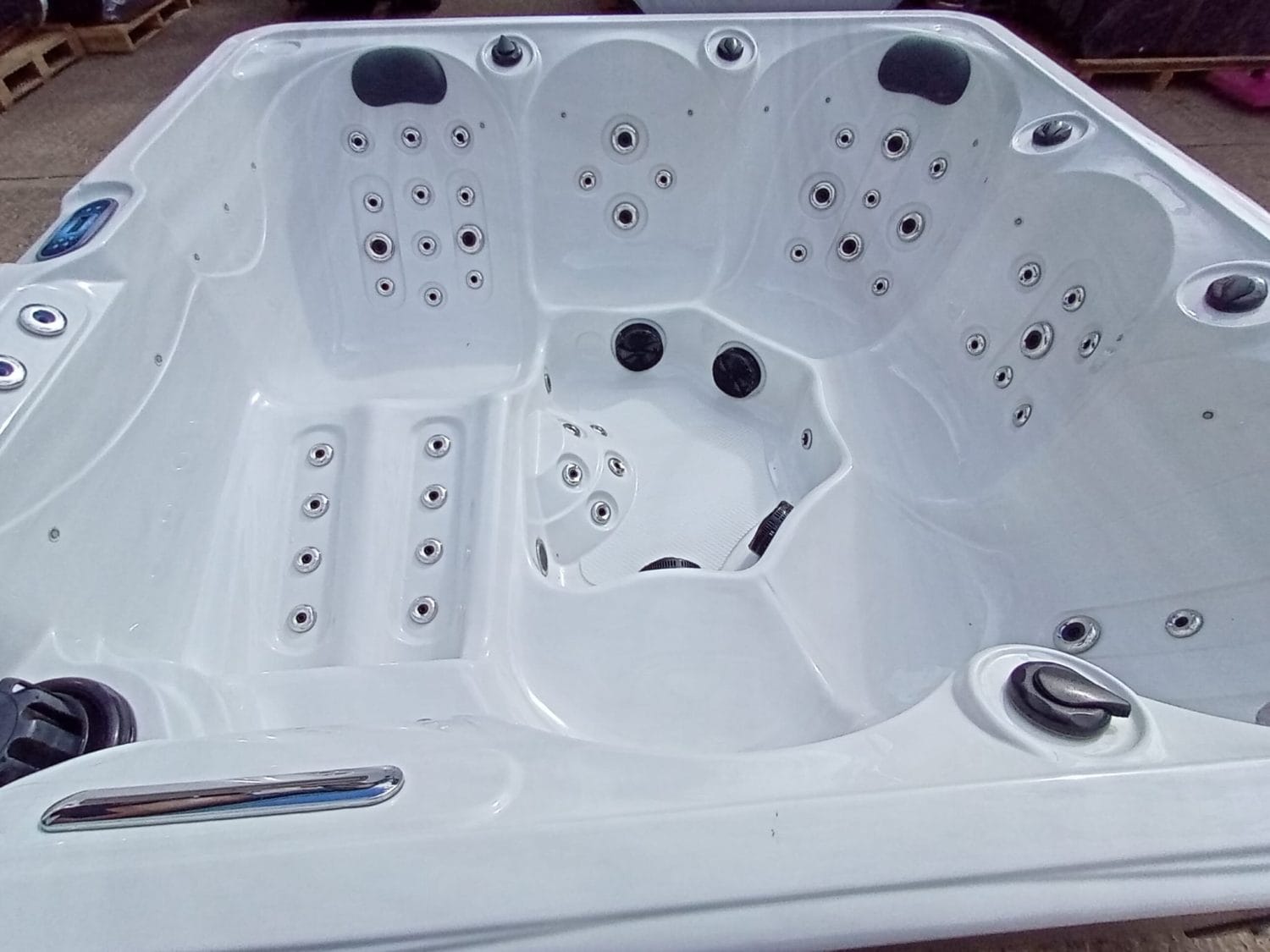 Sky Storm Single V2 6 Person Hot Tub