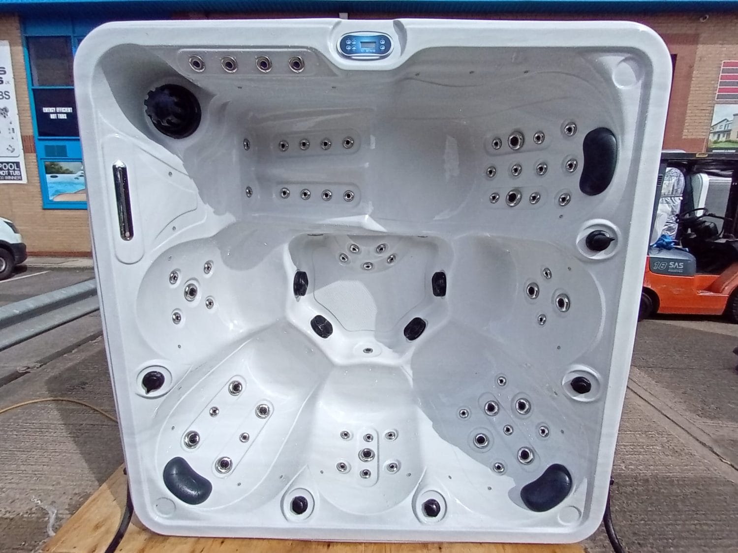 Sky Storm Single V2 6 Person Hot Tub