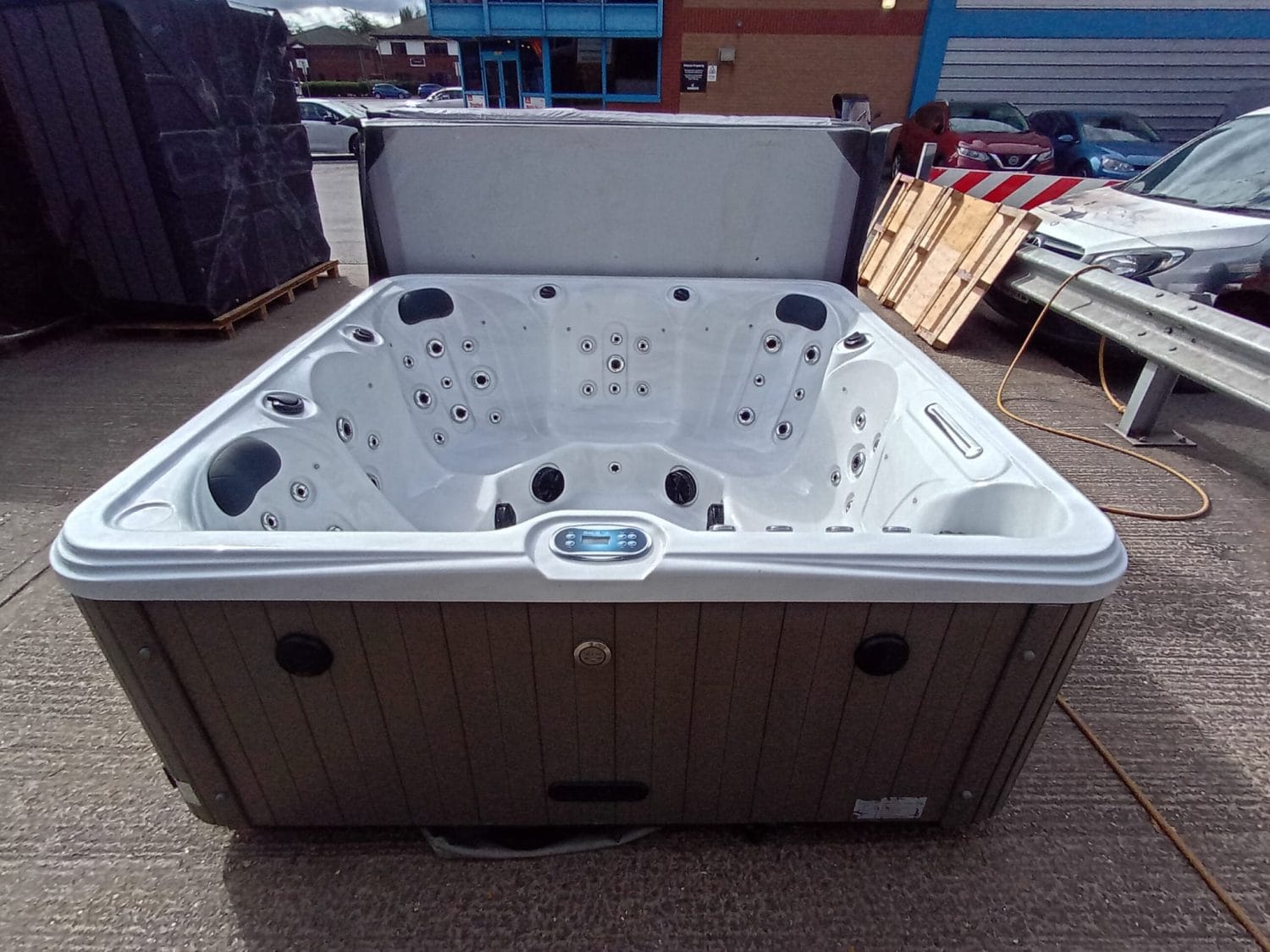 Sky Storm Single V2 6 Person Hot Tub