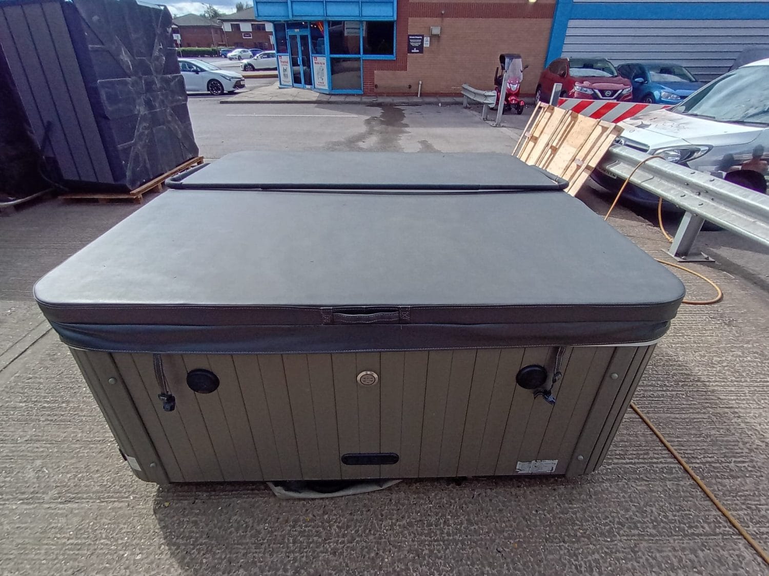 Sky Storm Single V2 6 Person Hot Tub